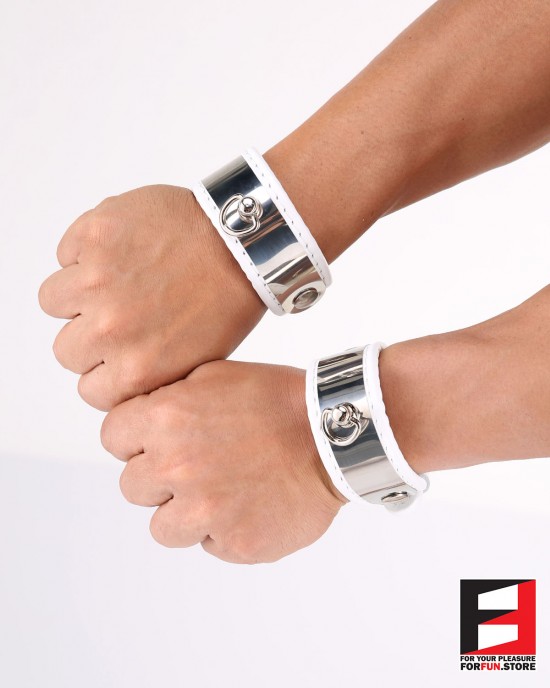 LEATHER WITH STAINLESS STEEL WRIST RESTRAINTS WR004 LEATHER WITH STAINLESS STEEL WRIST RESTRAINTS WR004